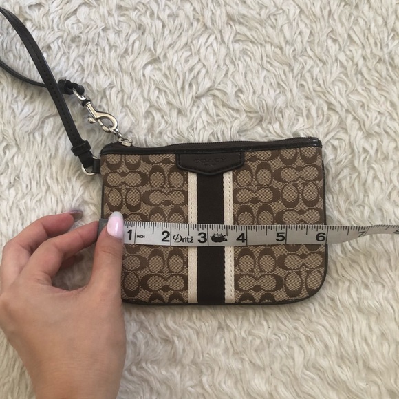 Coach wristlet - Picture 5 of 6